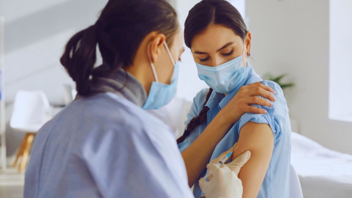 Peptides For Recovery: What Should You Know? 1 A woman receives a subcutaneous injection from a Florida-licensed provider as part of peptide recovery therapy.