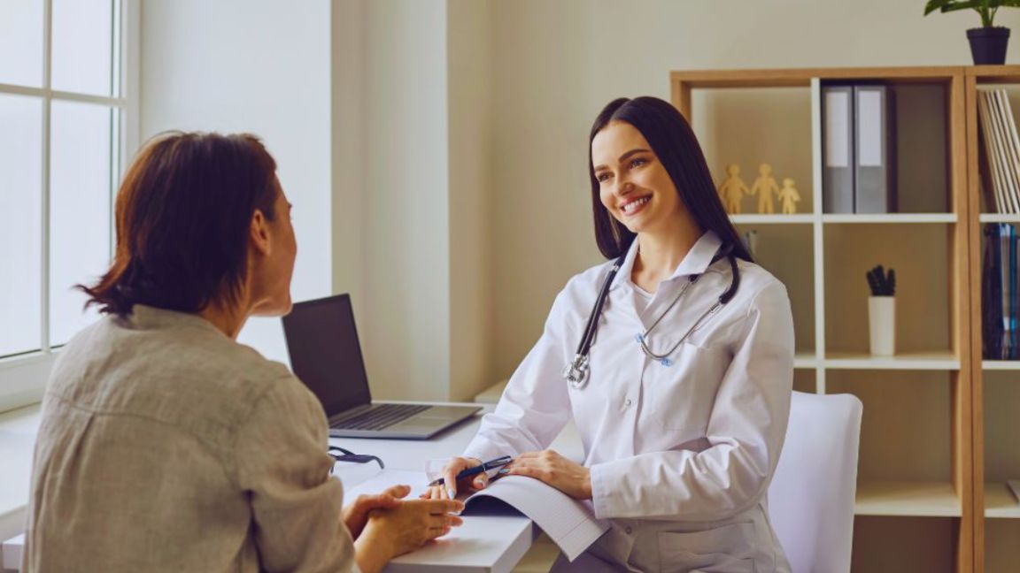 Doctor discussing alternative medicine treatment options with a patient during a personalized consultation at a healthcare clinic in Miami.